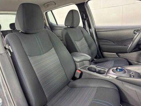 Used 2025 Nissan Leaf S image 29