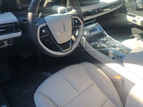 Used 2025 Lincoln Aviator AWD w/ Equipment Group 101A image 5