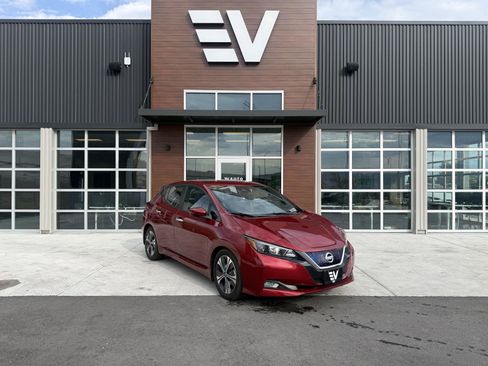 Used 2020 Nissan Leaf SV w/ Protection Package FWD image 1