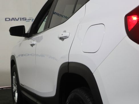 Used 2022 GMC Terrain SLE image 10