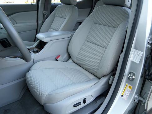 Used 2017 GMC Acadia SLE FWD image 6