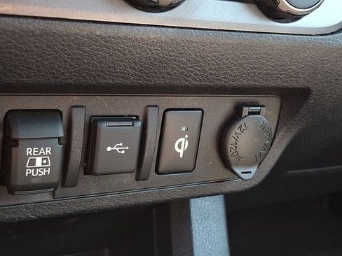 Used 2020 Toyota Tacoma TRD Sport w/ Technology Package AWD/4WD image 29