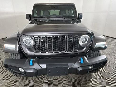 Used 2024 Jeep Wrangler Unlimited w/ Convenience Group AWD/4WD image 8
