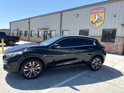 Used 2017 INFINITI QX30 Premium w/ Navigation Package image 16