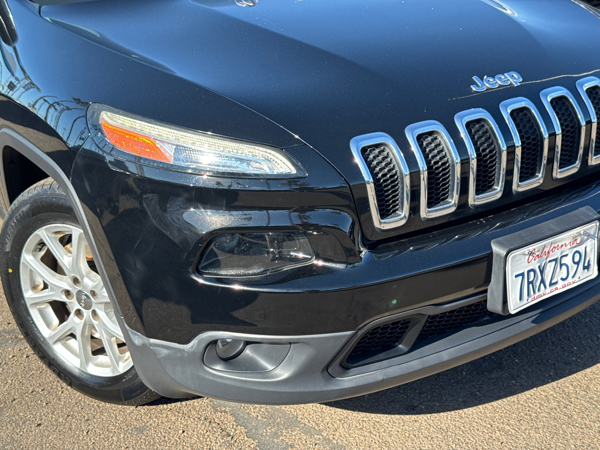 Used 2017 Jeep Cherokee Latitude FWD image 3