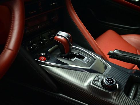 Used 2018 Nissan GT-R Premium w/ Premium Interior Package image 5