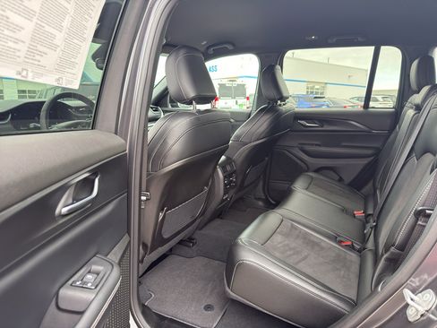 Used 2024 Jeep Grand Cherokee Altitude AWD/4WD image 29
