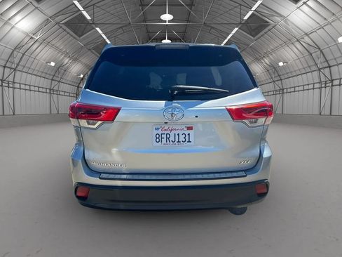 Used 2018 Toyota Highlander XLE FWD image 5