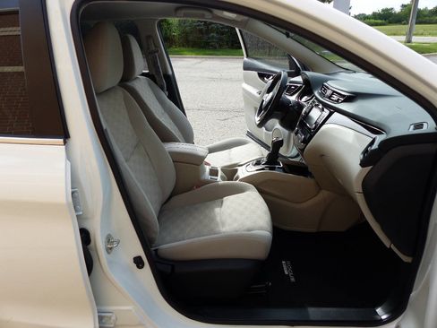Used 2021 Nissan Rogue Sport SV FWD image 42
