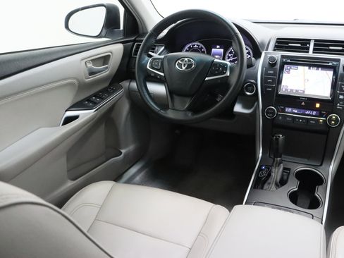 Used 2016 Toyota Camry XLE w/ Moonroof Package FWD image 34