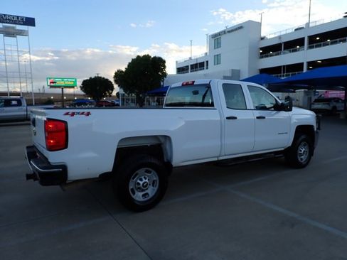 Used 2018 Chevrolet Silverado 2500 W/T AWD/4WD image 4