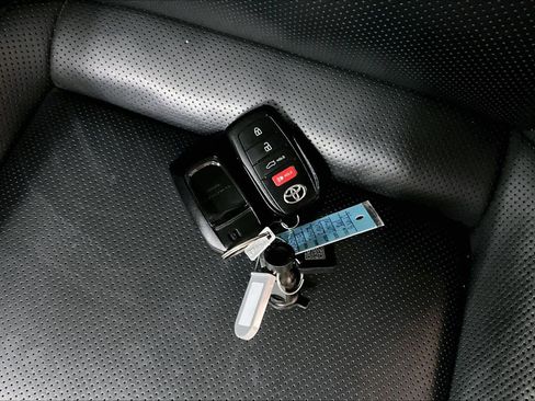 Used 2023 Toyota Crown AWD/4WD image 15