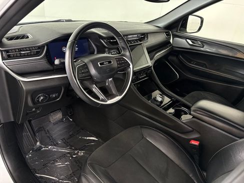 Used 2022 Jeep Grand Cherokee L Laredo RWD image 16