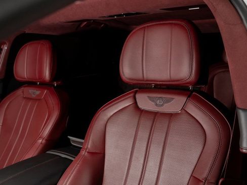 Used 2023 Bentley Flying Spur V8 image 17