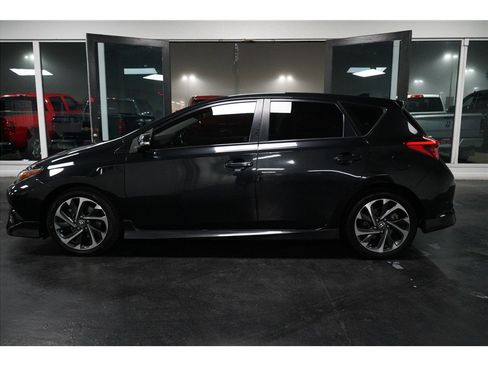 Used 2017 Toyota Corolla iM image 4