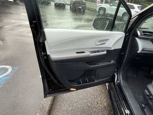 Certified 2026 Toyota Sienna XLE FWD image 17
