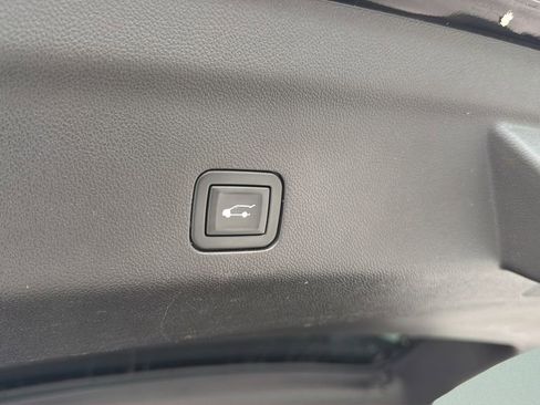 Used 2021 Chevrolet Tahoe Z71 w/ Z71 Signature Package AWD/4WD image 27