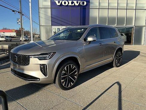 New 2026 Volvo XC90 T8 Plus w/ Protection Package Premier AWD/4WD image 3