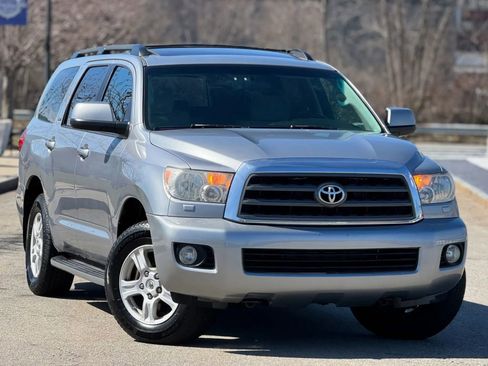 Used 2010 Toyota Sequoia SR5 AWD/4WD image 2