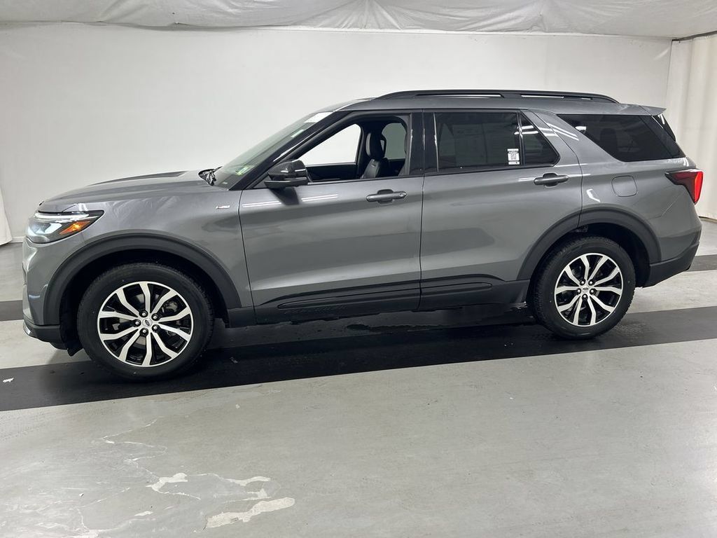 Used 2025 Ford Explorer ST-Line AWD/4WD image 6