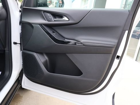 New 2026 Chevrolet Equinox LT w/ Convenience Package II AWD/4WD image 34