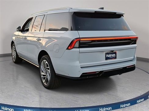 New 2025 Lincoln Navigator Reserve image 7