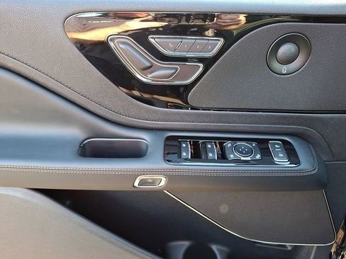 New 2026 Lincoln Aviator AWD image 11