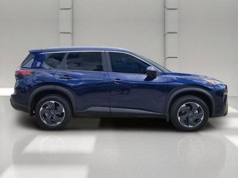 Used 2025 Nissan Rogue SV w/ SV Premium Package FWD image 4