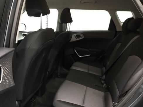 Used 2024 Kia Soul LX w/ LX Technology Package image 11