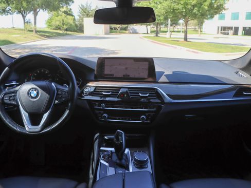 Used 2019 BMW 530i RWD image 25