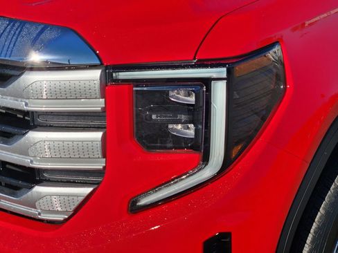 Used 2024 GMC Sierra 1500 SLE image 9