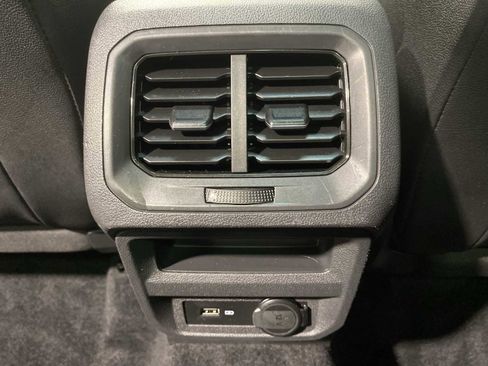 Used 2020 Volkswagen Tiguan SE w/ Panoramic Sunroof Package image 25