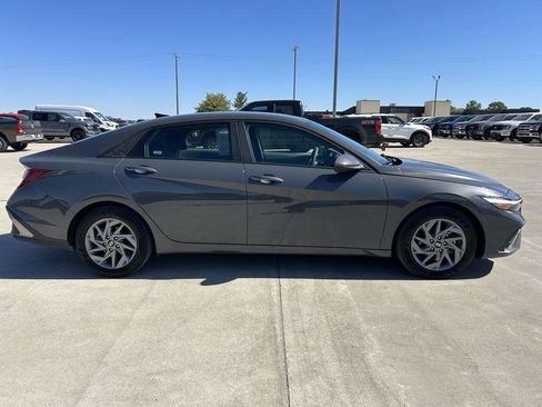 Used 2024 Hyundai Elantra SEL image 36