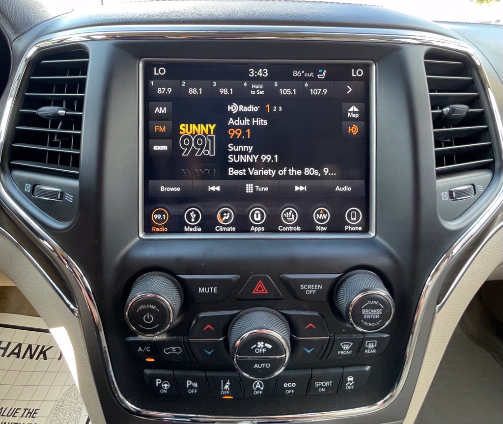 Used 2018 Jeep Grand Cherokee Overland RWD image 25