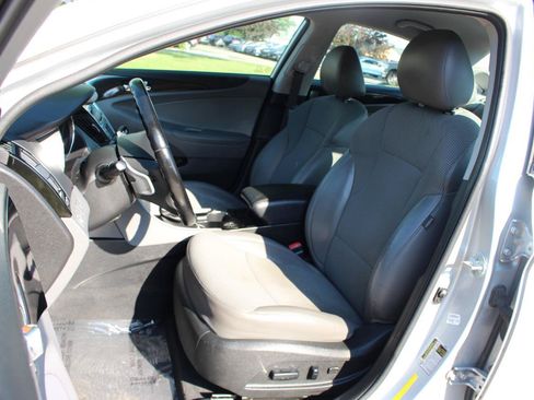 Used 2014 Hyundai Sonata SE FWD image 16