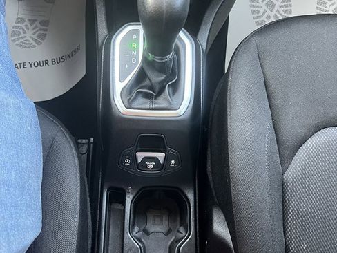 Used 2019 Jeep Renegade Sport w/ Sport Appearance Group AWD/4WD image 22