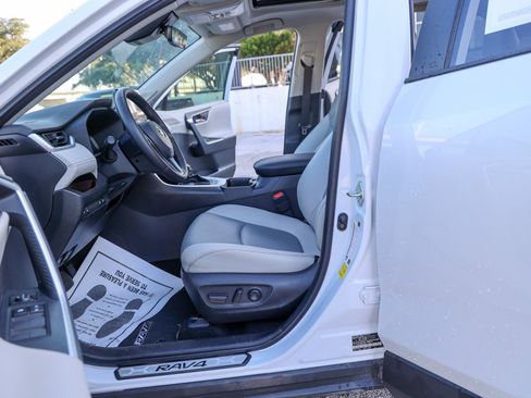 Certified 2025 Toyota RAV4 Limited FWD image 31