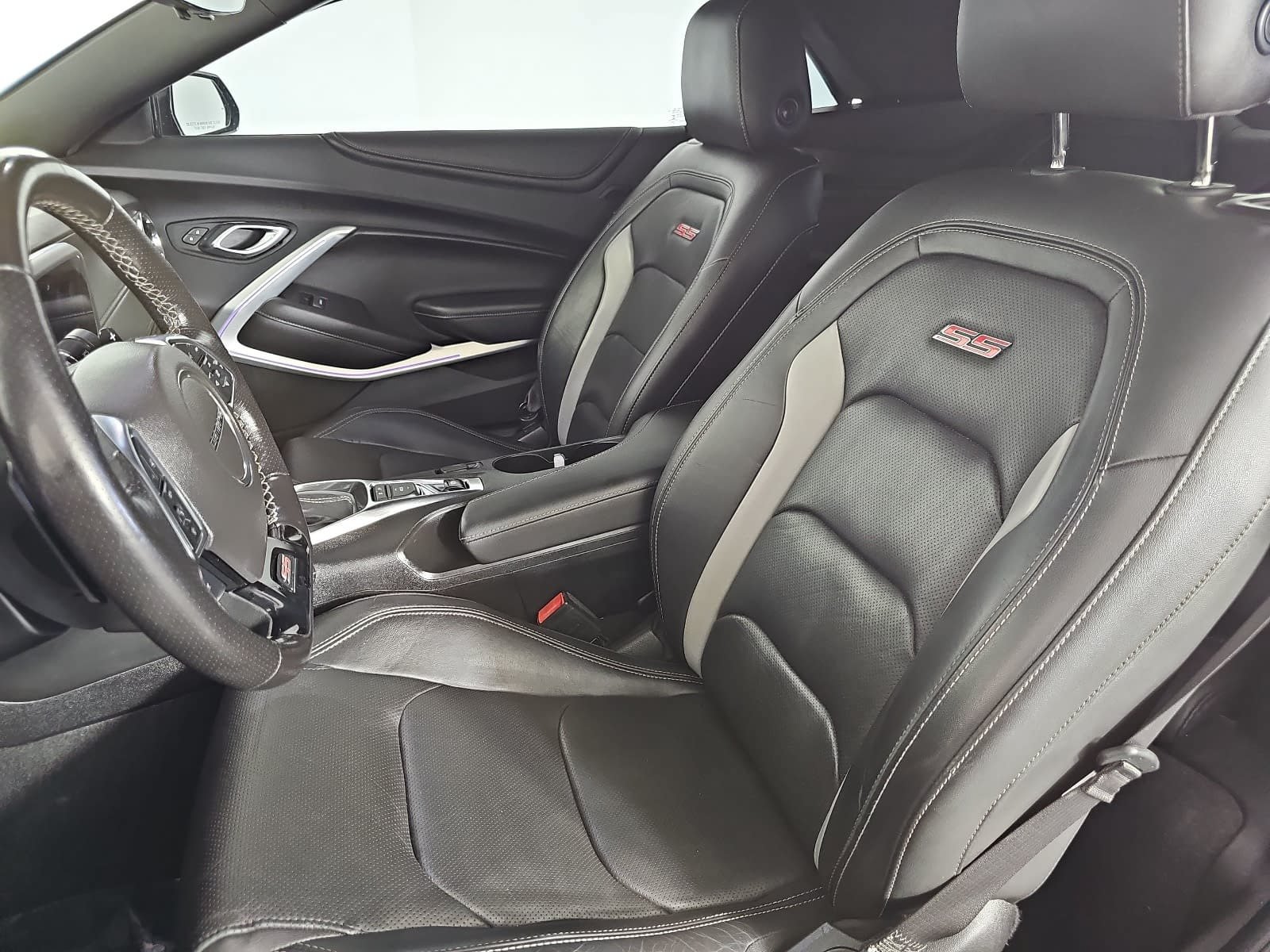 Used 2020 Chevrolet Camaro SS RWD image 13