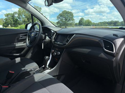 Used 2020 Chevrolet Trax LS w/ Tint and Cruise Package FWD image 20