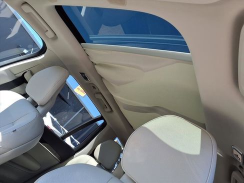 Used 2016 Volvo XC90 T6 Momentum w/ Momentum Plus Package image 8