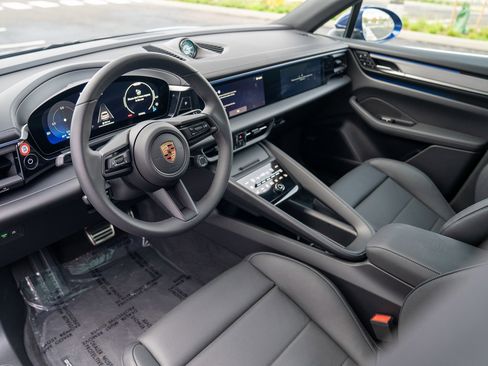 New 2025 Porsche Macan 4S Electric image 4