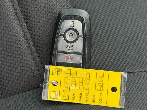 Used 2019 Ford Fusion SE FWD image 10