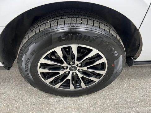 Used 2025 Ford Expedition Max Platinum image 17