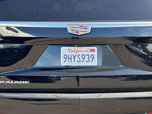 Used 2023 Cadillac Escalade Premium Luxury image 46