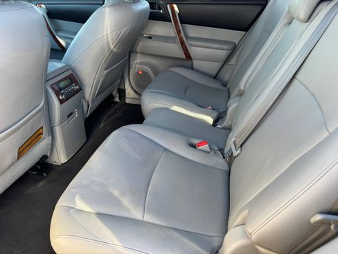 Used 2013 Toyota Highlander Limited image 16