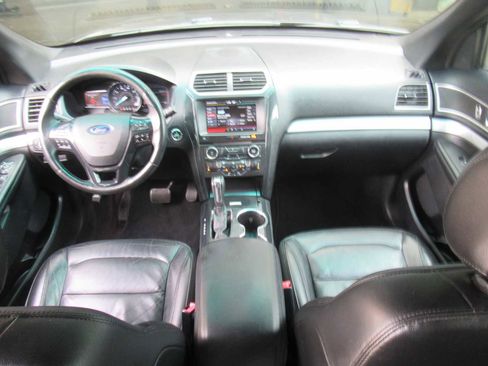 Used 2016 Ford Explorer XLT w/ Equipment Group 202A image 37