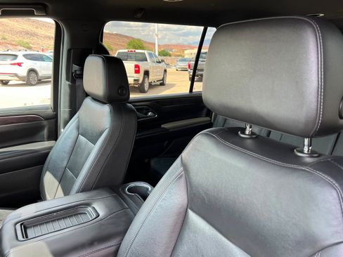 Used 2021 Chevrolet Suburban LT AWD/4WD image 17