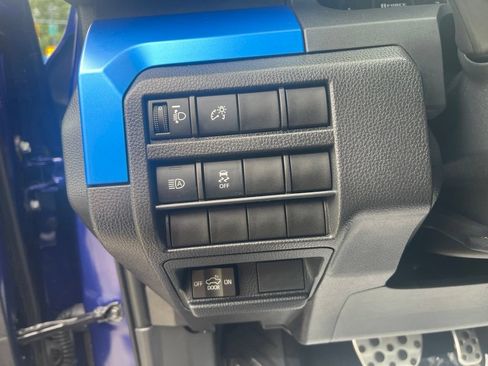 Used 2025 Toyota Tacoma TRD Sport AWD/4WD image 17