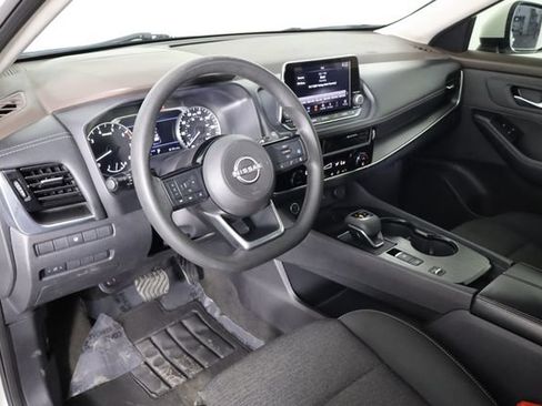 Used 2023 Nissan Rogue SV FWD image 23