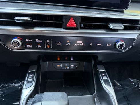 Used 2025 Kia Sorento S FWD image 23